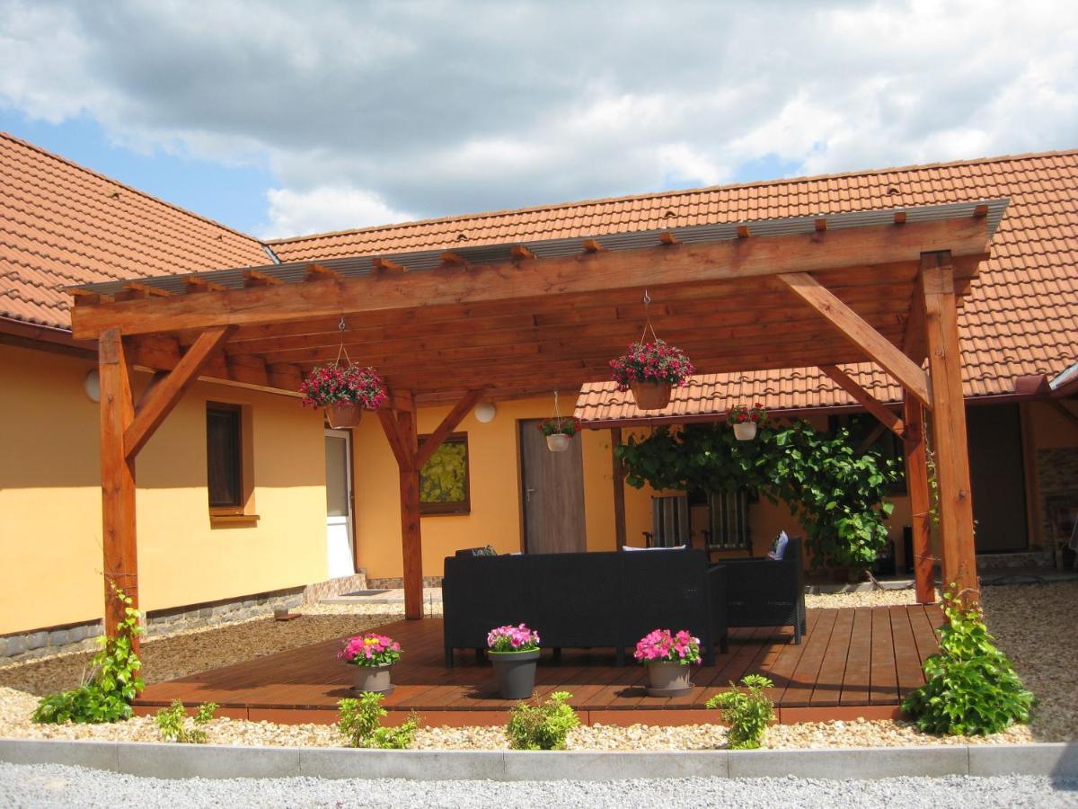 Hranice u Novych Hradu Apartmany Vcelka מראה חיצוני תמונה