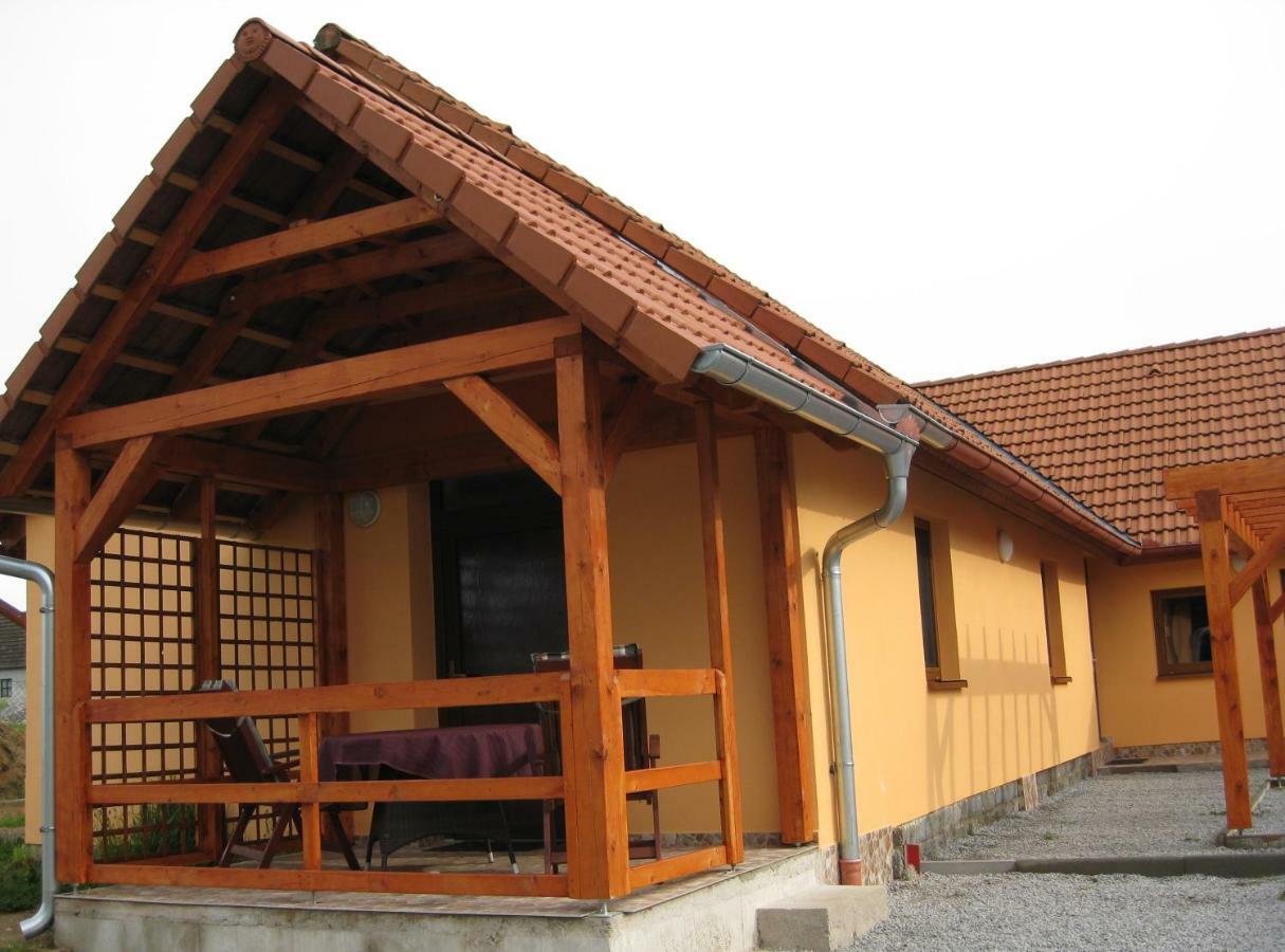 Hranice u Novych Hradu Apartmany Vcelka מראה חיצוני תמונה